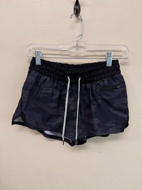 Vuori Women’s Camo Clementine Shorts SzXS